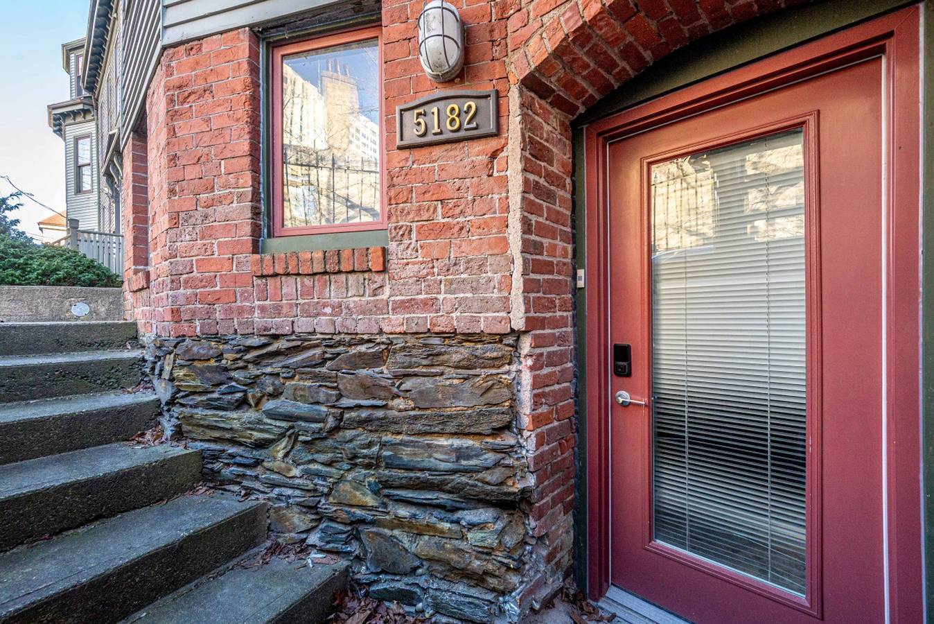 Apartamento inteiro, Modern Heritage Apartment in the Heart of Halifax in Downtown Halifax, Halifax (desambiguação)