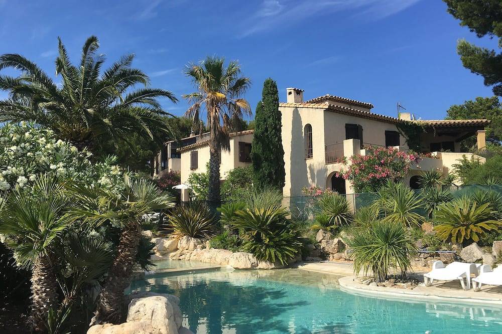 Entire apartment, Beautiful Studio in a large Provencal Villa - Swimming pool in Sausset-les-Pins, Istres region
