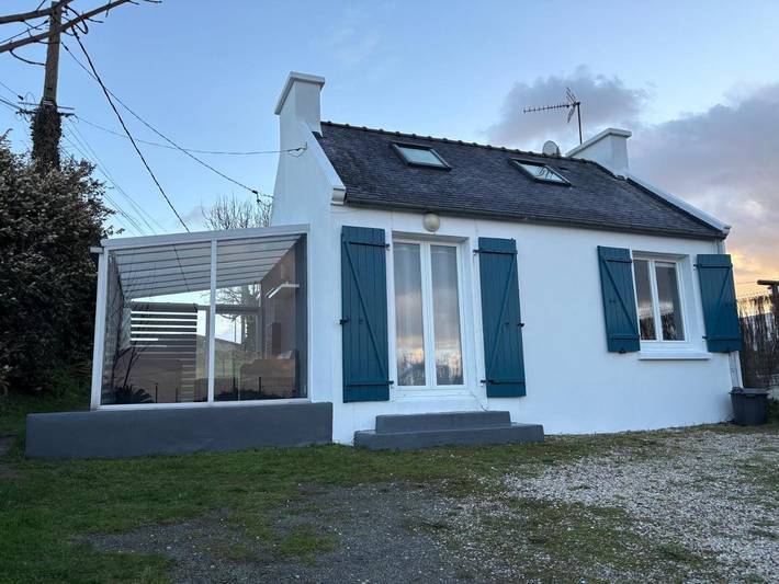 Location de vacances pour 4 personnes, avec vue ainsi que terrasse et jardin dans Plage de Grève Blanche (Plouguerneau)