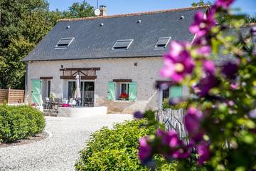 Chambre d’hôte pour 3 personnes, avec jardin et piscine à Saint-Branchs