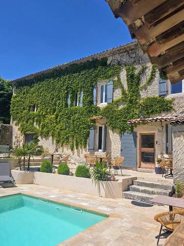 Chambre d’hôte pour 2 personnes, avec vue ainsi que jardin et piscine dans le Gard