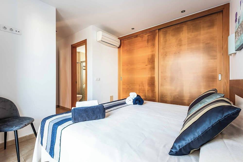 Villa Mar - Four Bedroom Villa, Sleeps 8 in Cala en Bosc, Ciutadella