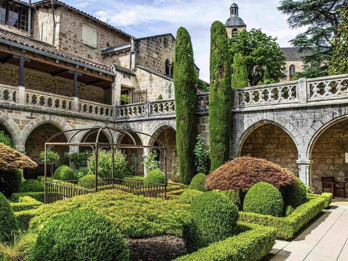 Hôtel pour 3 personnes, avec jardin ainsi que sauna et piscine, animaux acceptés dans Musee Du Vieux Figeac Figeac