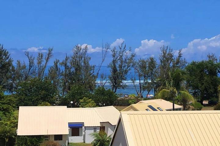 Gîte pour 4 personnes, avec piscine ainsi que terrasse et vue dans Plage de l'Hermitage - 2