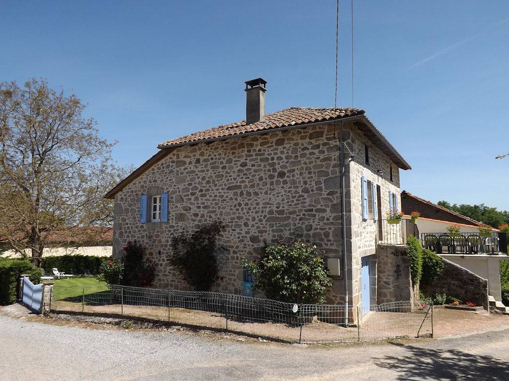 Gîte Le Bel Marquis, près du lac de Saint-Étienne Cantalès in Le Rouget-Pers, Région d'Aurillac