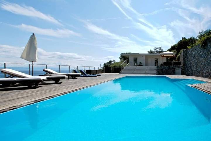 Ferienhaus für 9 Personen, mit Balkon und Terrasse sowie Garten in Noli