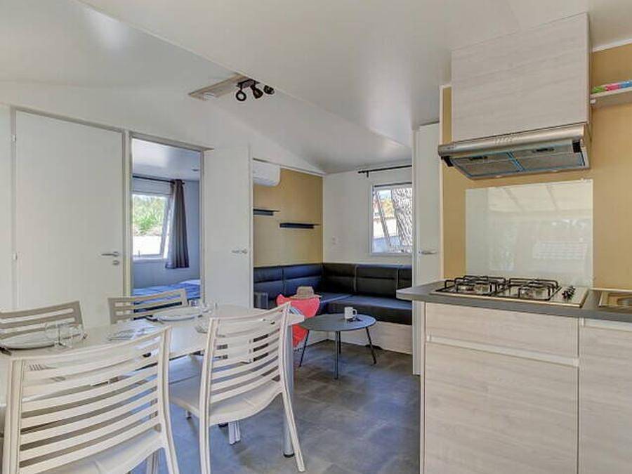 Camping Le Sainte Marie - Mobilhome 4 personnes - Mobil-home | Comfort | 2 Ch. | 4 Pers. | Terrasse surélevée | Clim. in Sainte-Marie-la-Mer, Côte méditerranéenne (France)