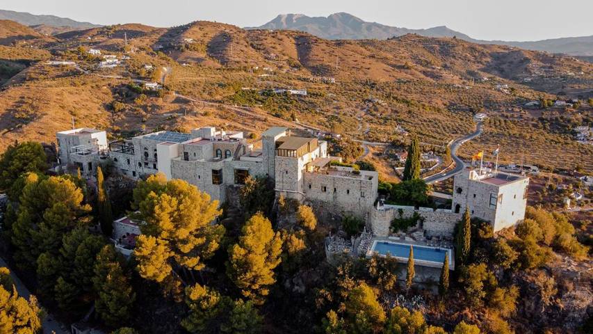 Apartamento para 3 personas, con Balcón y Terraza además de Jardín y Piscina en Monda