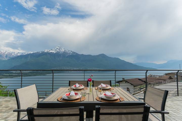 Ferienwohnung für 3 Personen, mit Balkon und Terrasse sowie Ausblick und Seeblick in Trezzone