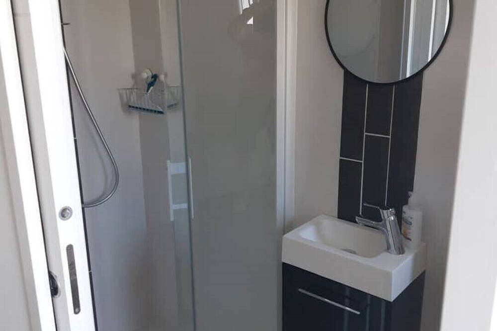 Maison 6 personnes rénovée en bord de mer proche port louis in Locmiquélic, Côte des Mégalithes