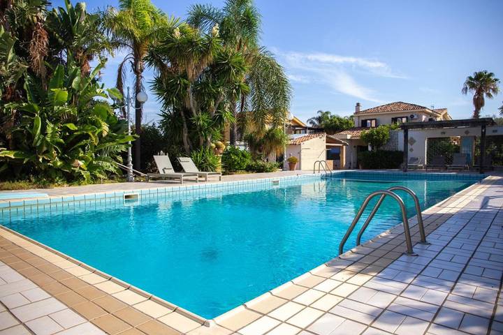 Ferienhaus für 13 Personen, mit Garten und Pool - 1