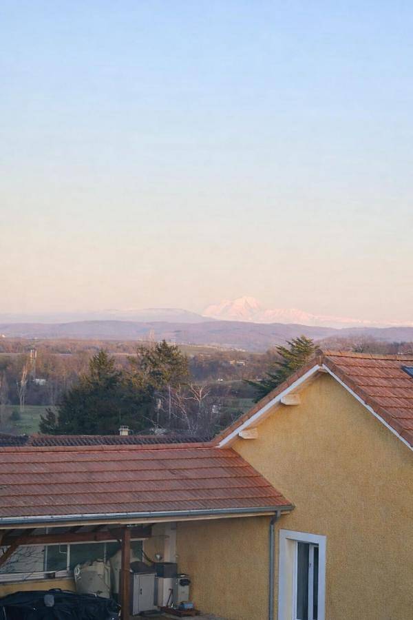 Gîte pour 3 personnes, avec jardin ainsi que terrasse et vue à Saint-Laurent-de-Mure - 2