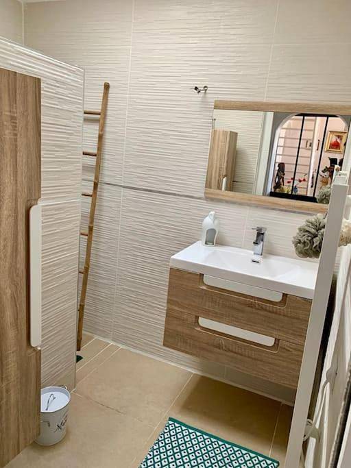 Location de vacances pour 6 personnes, avec terrasse et jardin à Pignan - 3