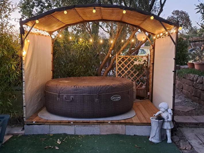 Appartement de vacances pour 3 personnes, avec piscine ainsi que jardin et vue