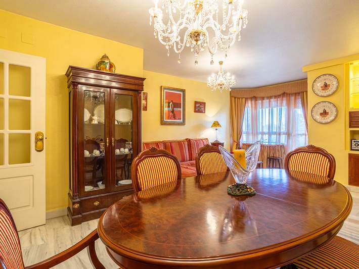Apartamento entero, Luminoso apartamento en Tomares con calefacción y parking privado in Tomares, Provincia de Sevilla