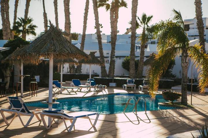 Apartahotel, con Terraza además de Jardín y Piscina en Puerto del Carmen