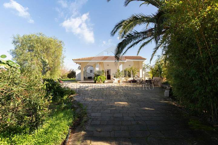Casa vacanza per 10 persone, con giardino e panorama a Neviano