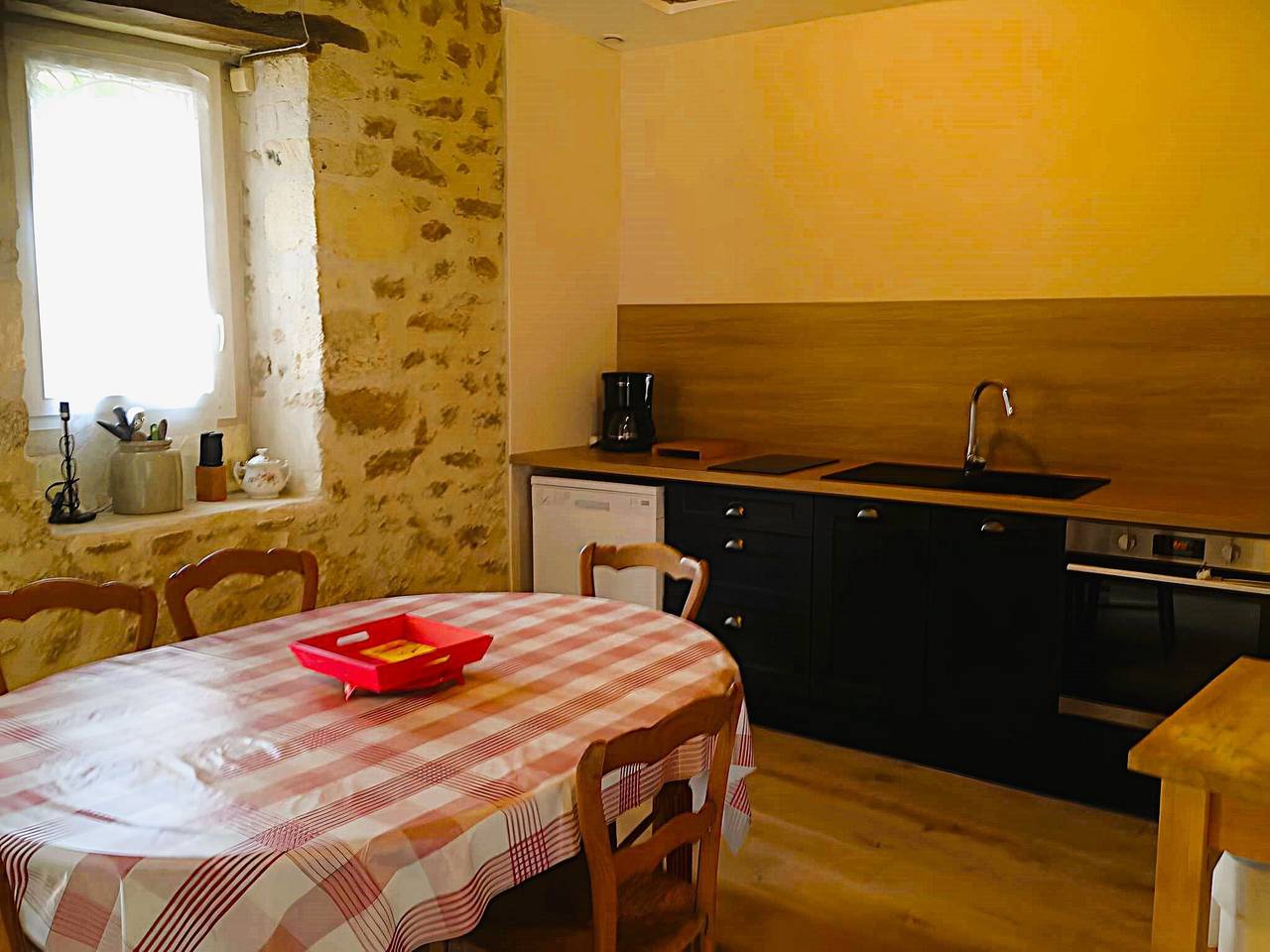 Landhaus mit privater Terrasse, eigenem Garten und Wlan in Sainte-Scolasse-sur-Sarthe in Sainte-Scolasse-sur-Sarthe, Alençon und Umgebung