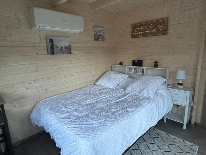 Location de vacances pour 2 personnes, avec vue ainsi que jardin et terrasse à Sénas - 2