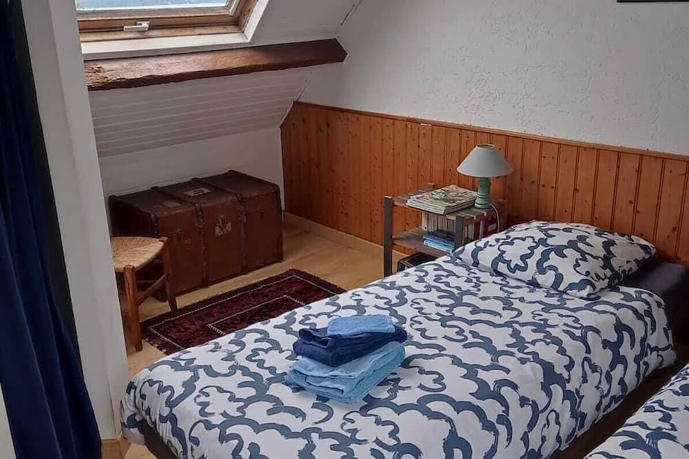 Family home on the Breton Crozon Peninsula, dogs welcome, view on the sea in Lanvéoc, Châteaulin und Umgebung