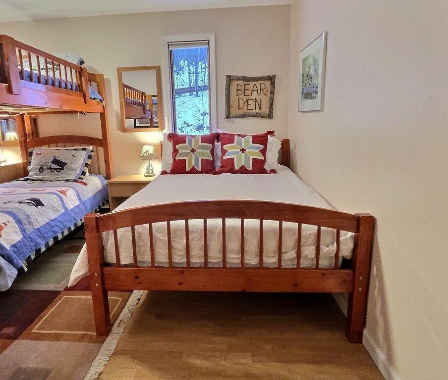 Threebears Hot Tub, Views, Game Room, Gym in Killington, Rutland County