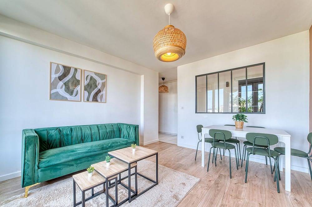 Appartement entier, Le Grand Voyageur - 3 chambres - Parking privé - Métro in Vénissieux, Lyon et ses environs