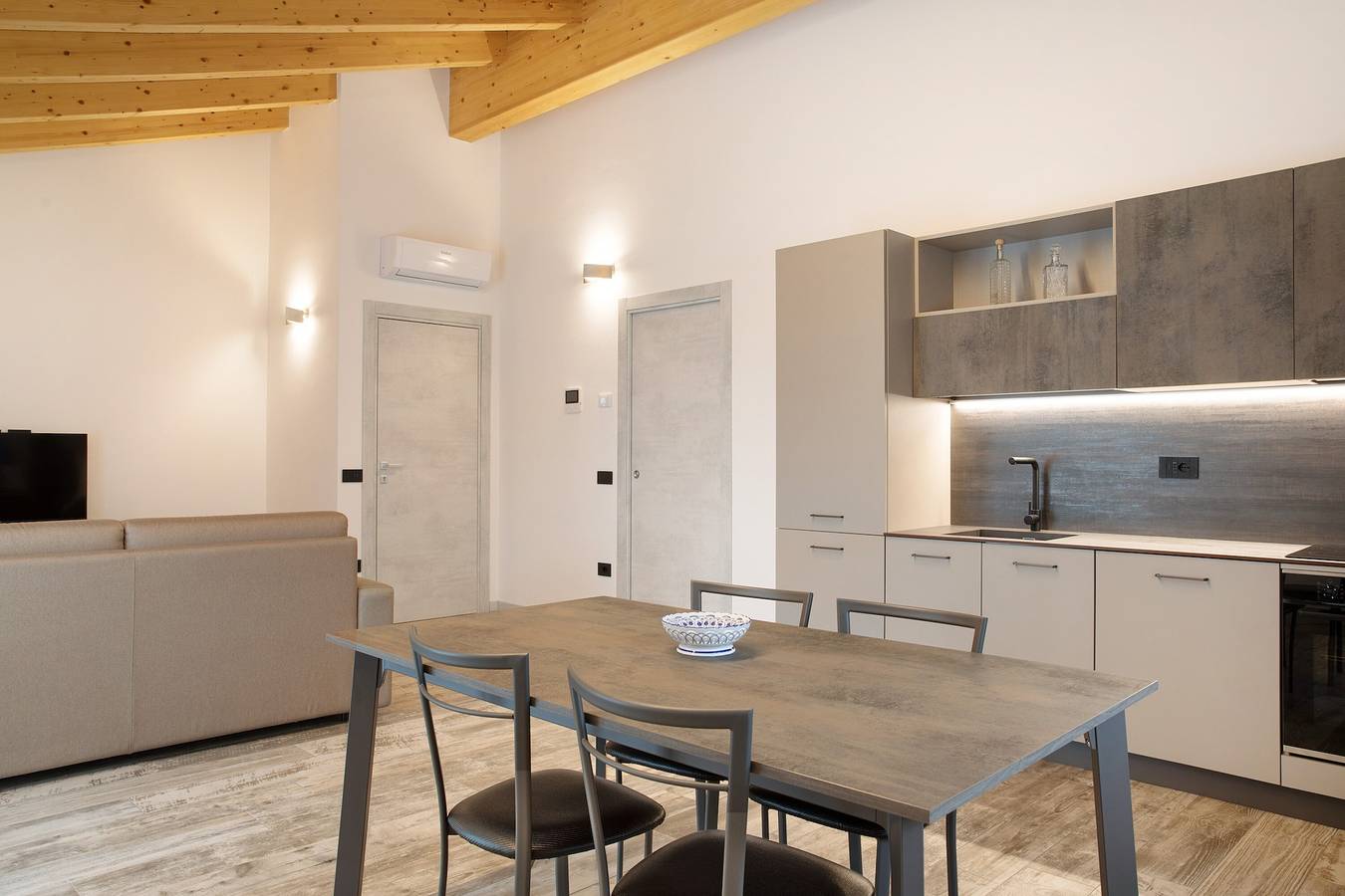 Appartement entier, Appartement 'Alice' avec vue sur la montagne, Wi-Fi et climatisation in Caiolo (Town), Caiolo