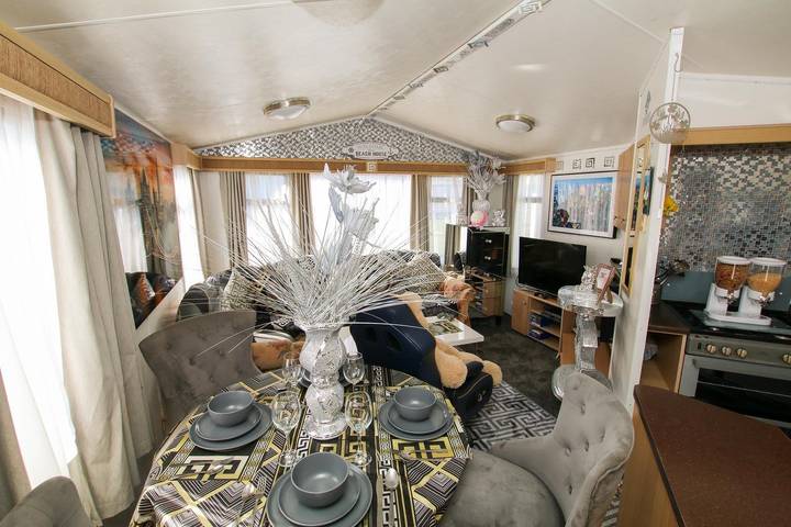 Holiday rental for 8 people, with garden and ocean view as well as pool, child-friendly in Dymchurch