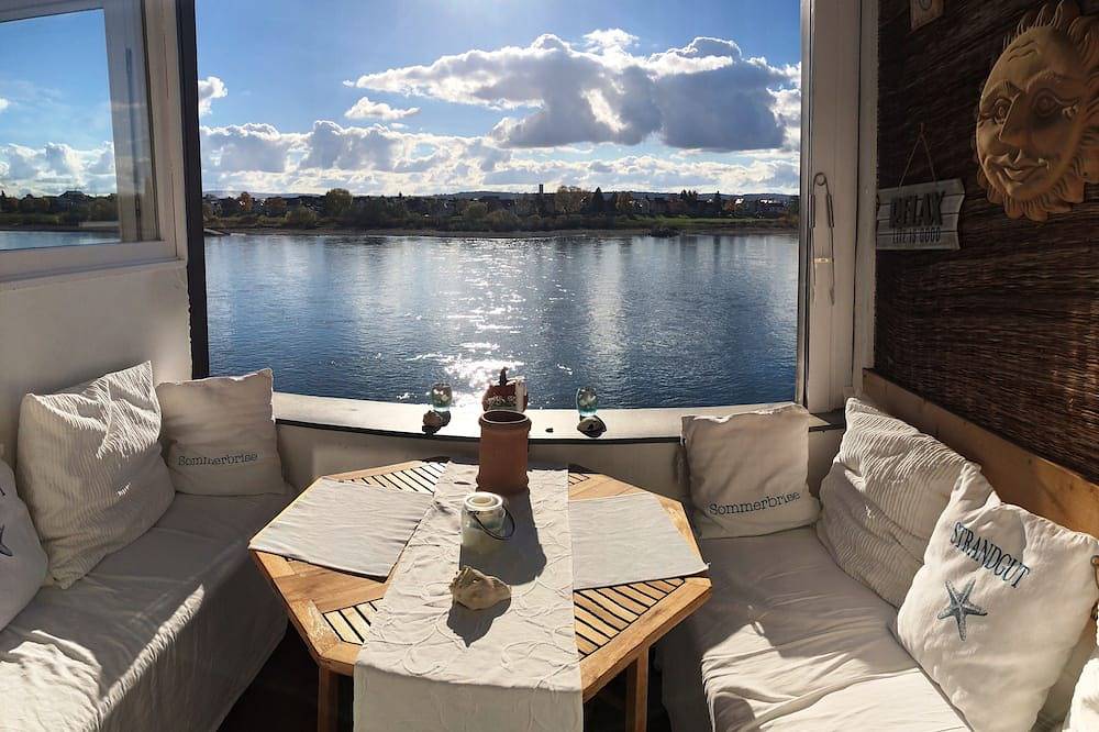 Ganze Wohnung, Villa Rheinstein Am Schloss Engers - Exklusive Ferienwohnung mit Rheinblick in Neuwied, Osteifel