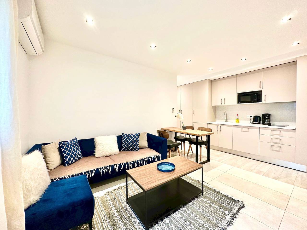 Entire apartment, Sunset 101 brand new apt with gym in Lac 1 in Tunis, Tunisia