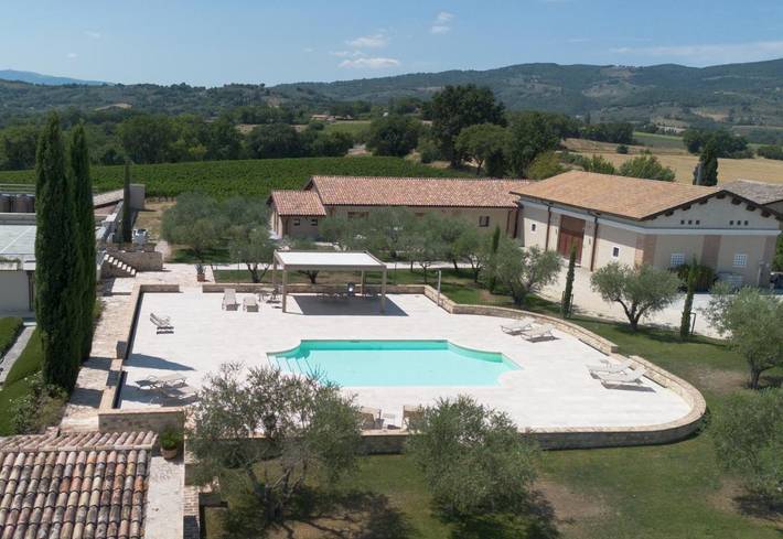 Location de vacances pour 2 personnes, avec jardin ainsi que piscine et vue à Bevagna - 2