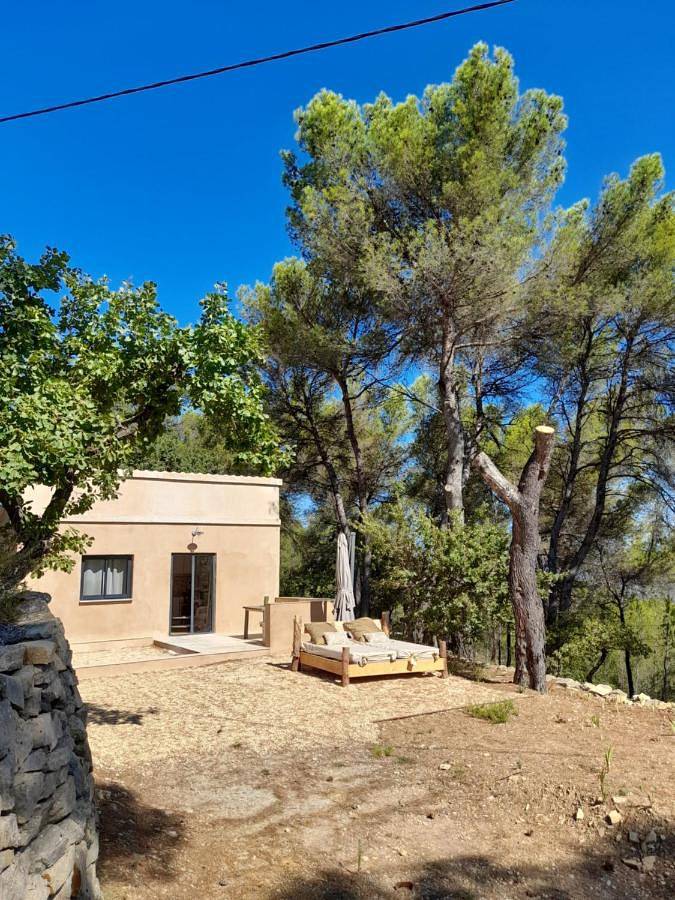 Gîte pour 2 personnes, avec jardin et vue à Rognes
