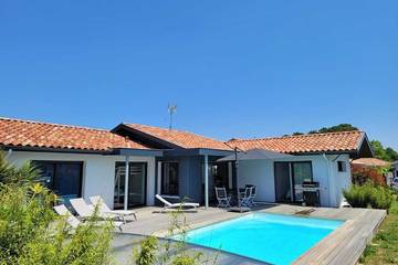 Location de vacances pour 8 personnes, avec jardin ainsi que jacuzzi et terrasse à Angresse