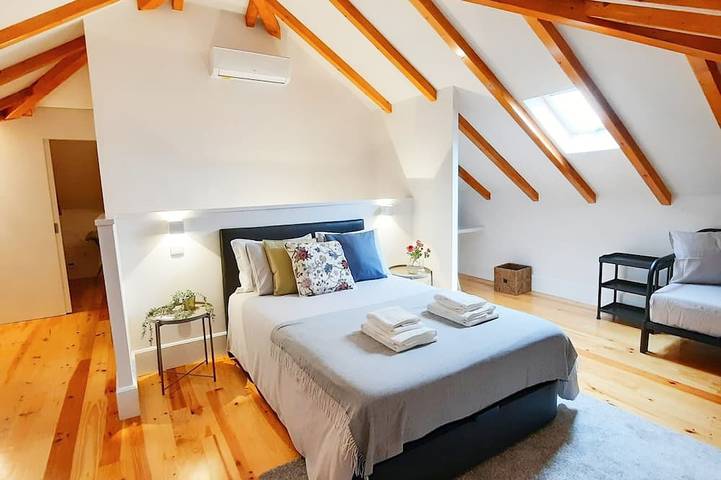 Appartamento intero, New apartment, in Porto city center, with balcony, air conditioning in Santo Ildefonso, Distretto di Porto
