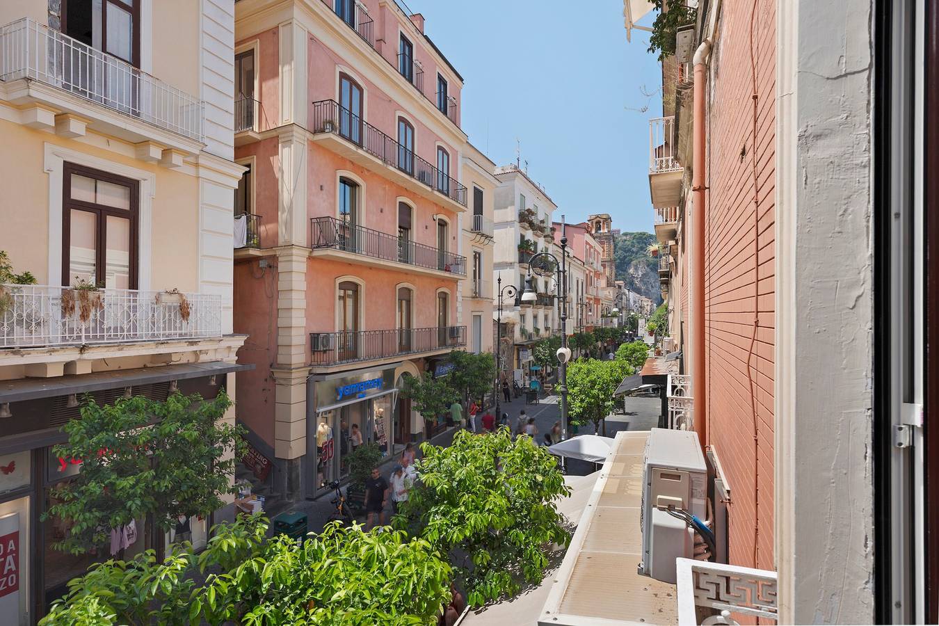 Sorrentina Guest House – Junior Suite 1 with Balcony and Wi-Fi in Spiaggia pubblica di Sorrento, Sorrento