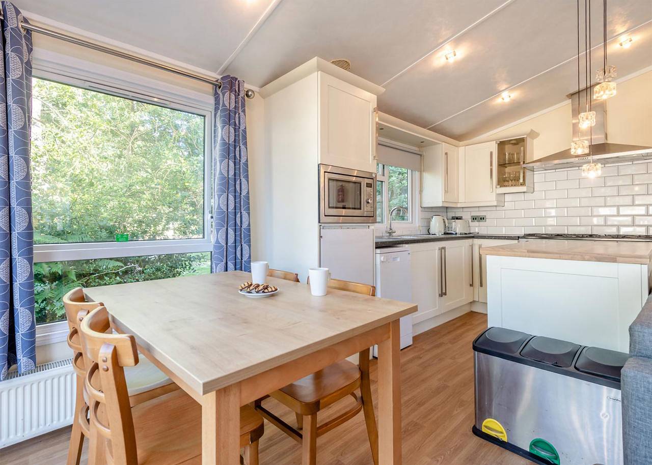 Superior Lodge with ensuite & decking in St. Helens, Isle of Wight