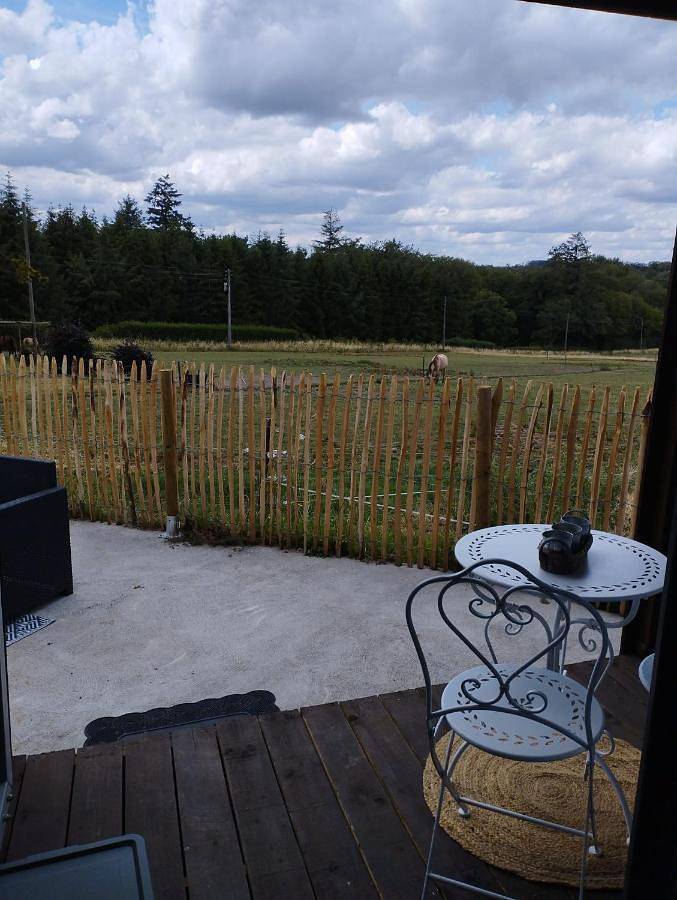 Location de vacances pour 2 personnes, avec Balcon et Terrasse ainsi que Jardin et Vue à Froidchapelle - 2