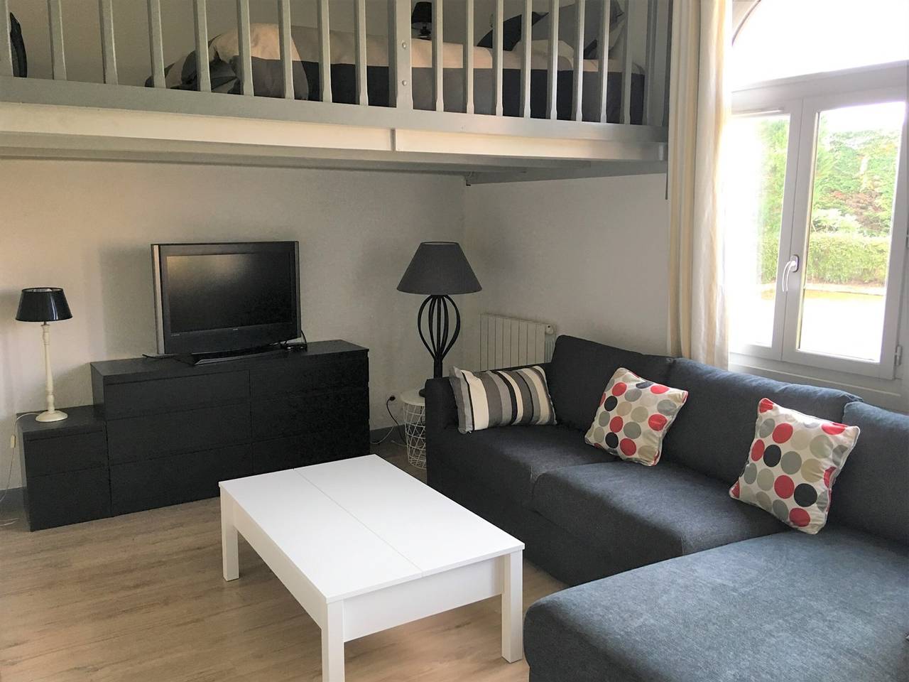 Entire studio, Central Studio Near Beach & Shops, Parking Included in Saint-Jean-de-Luz, Bayonne region