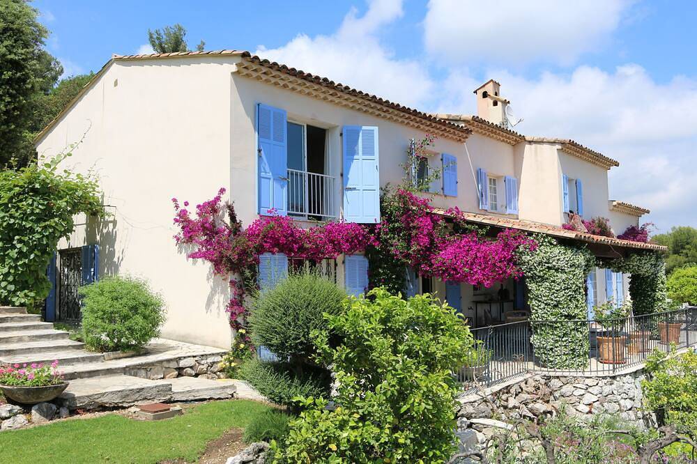 Stunning Holiday Villa With Pool and Garden in Tourrettes in Tourrettes-sur-Loup, Mediterranean Coast (France)