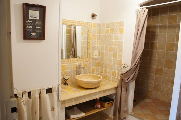 Gîte pour 3 personnes, avec Piscine à Flassans-sur-Issole - 4