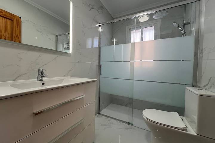 Casa per le Vacanze con 3 Camere da Letto Wifi Gratuito Piscina Condominiale a Pochi Passi Dalla Spiaggia e Dalle Spiagge in Orihuela, Costa Blanca