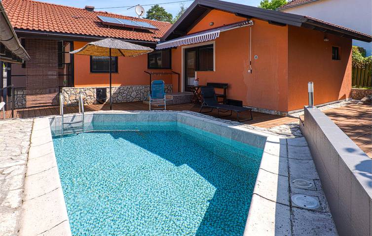 Geräumige 200 m² große Wohnung mit Pool in der Nähe des Stadtzentrums von Karlovac in Karlovac, Karlovac und Umgebung