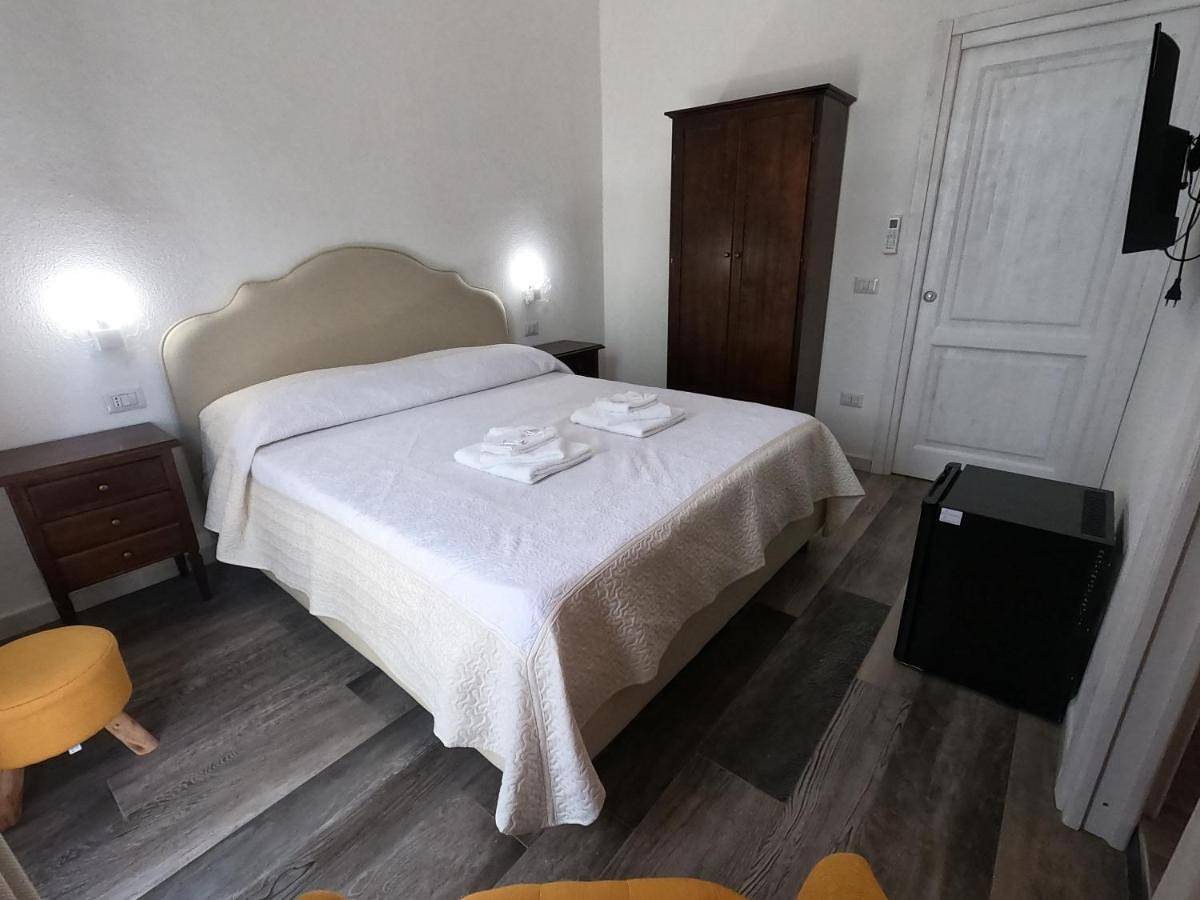 Villa Sari affitta camere in La Caletta, Siniscola
