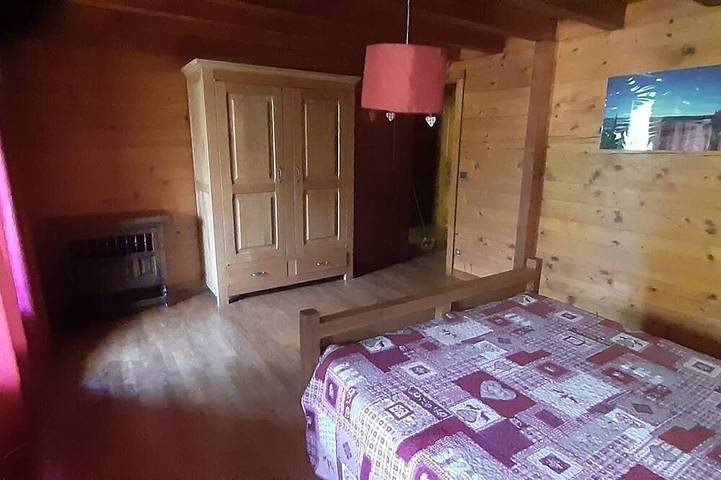 Gîte pour 8 personnes, avec balcon ainsi que jardin et jacuzzi à Les Clefs - 3