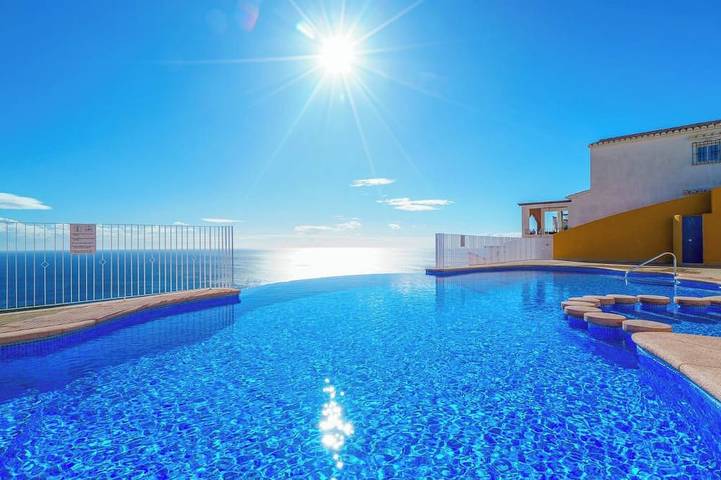 Holiday apartment for 5 people, with pool and balcony - 1