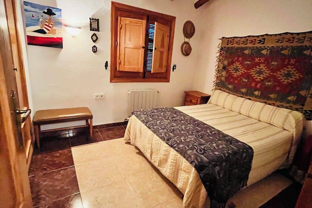 Family-group-pet-friendly finca with unique pool & pine trees in Las Virtudes, Villena