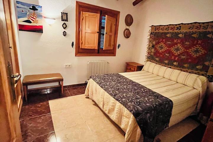 Family-group-pet-friendly finca with unique pool & pine trees in Las Virtudes, Villena