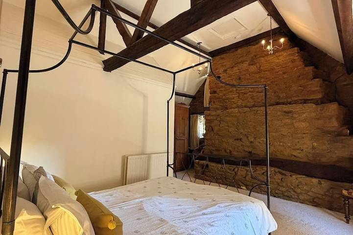 Braunston Manor Cottage : lits à baldaquin et salles de bains privatives in Braunston, Northamptonshire