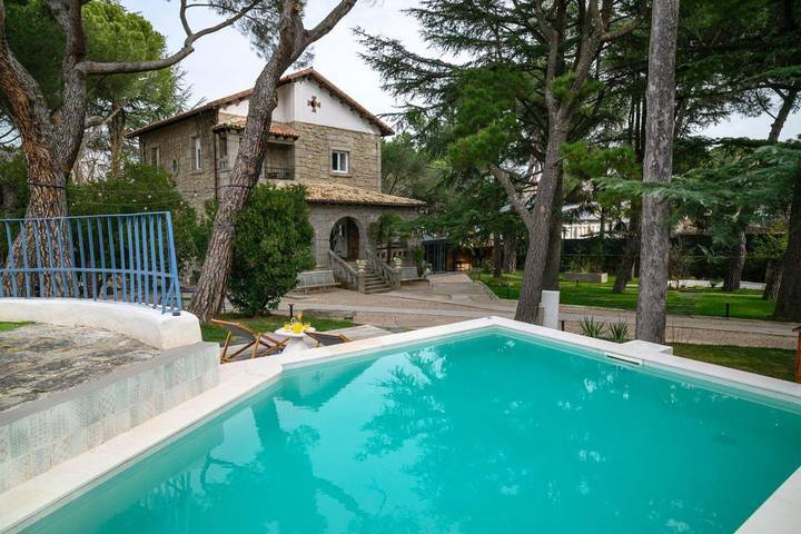 Apartamento para 16 personas, con piscina además de vistas y jardín en Collado Villalba