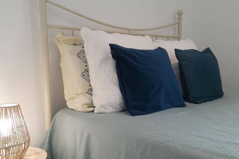 Oustaou Du Gayet, charming gîte with private pool in Lourmarin, Parque natural regional del Luberon